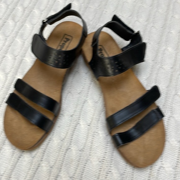 NWOT Propet Women’s sz 7 Leather Black Sandals. Hook& loop straps cork footbed - Picture 2 of 10